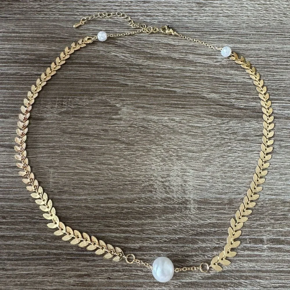 Gold Leaf Necklace with Pearl Accents N842